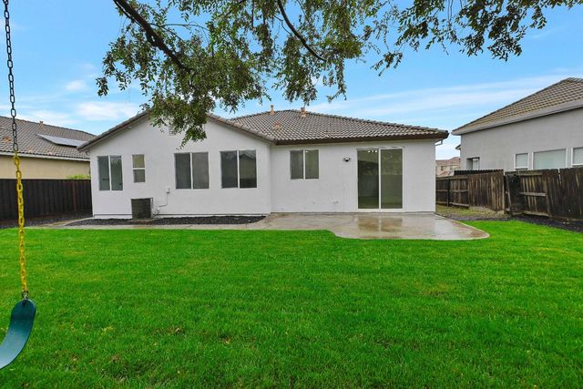 1302 Amaranth St, Plumas Lake, CA 95961