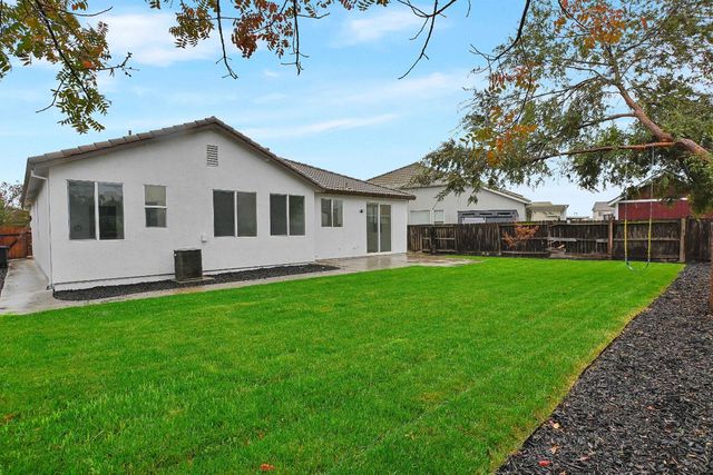 1302 Amaranth St, Plumas Lake, CA 95961