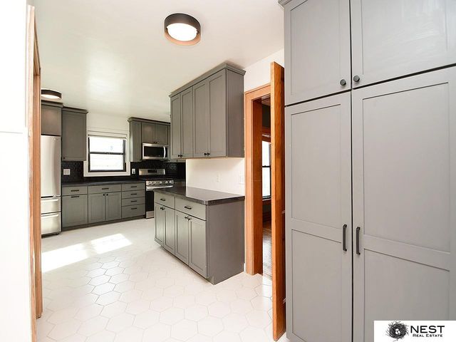 2140 S 33 Street, Lincoln, NE 68506