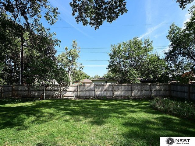 2140 S 33 Street, Lincoln, NE 68506