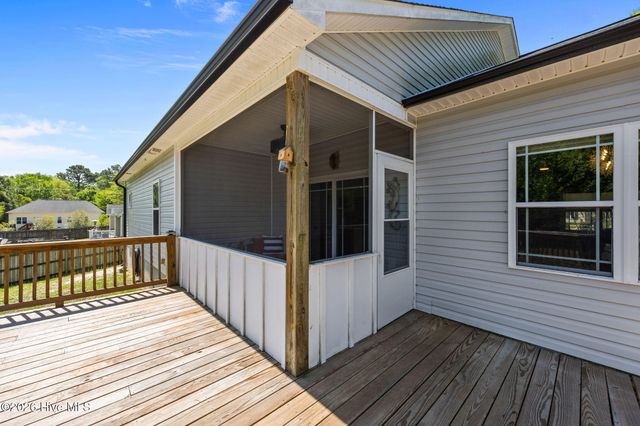 106 Wild Oak Drive, Newport, NC 28570