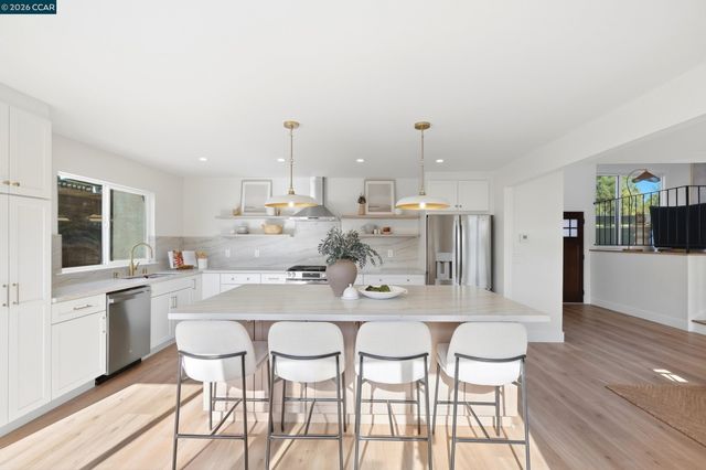15 Citadel Ct, Pleasant Hill, CA 94523