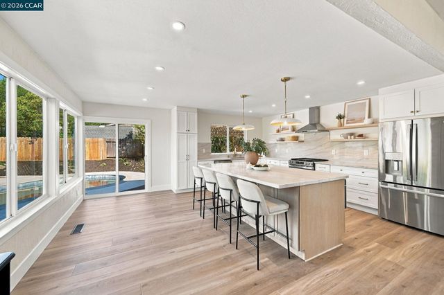 15 Citadel Ct, Pleasant Hill, CA 94523