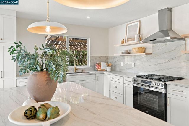 15 Citadel Ct, Pleasant Hill, CA 94523