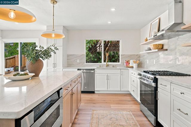 15 Citadel Ct, Pleasant Hill, CA 94523