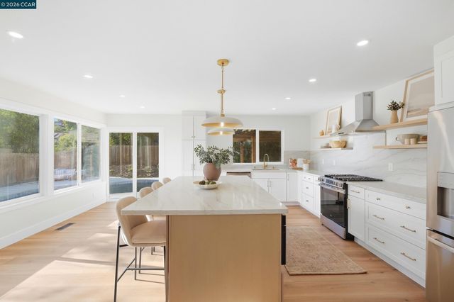 15 Citadel Ct, Pleasant Hill, CA 94523