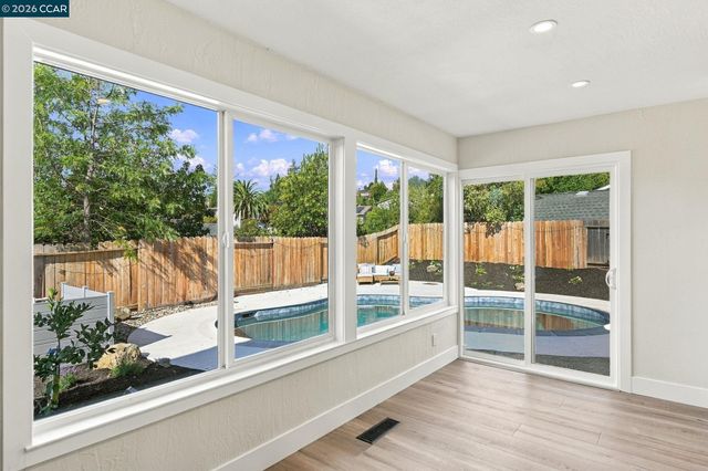 15 Citadel Ct, Pleasant Hill, CA 94523