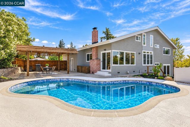 15 Citadel Ct, Pleasant Hill, CA 94523