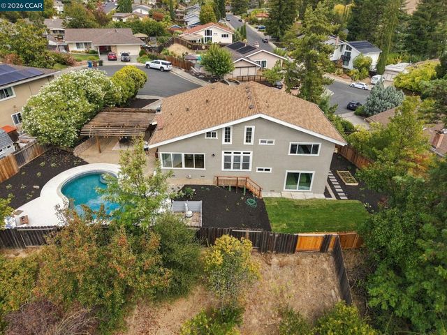 15 Citadel Ct, Pleasant Hill, CA 94523