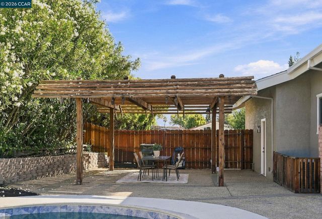 15 Citadel Ct, Pleasant Hill, CA 94523