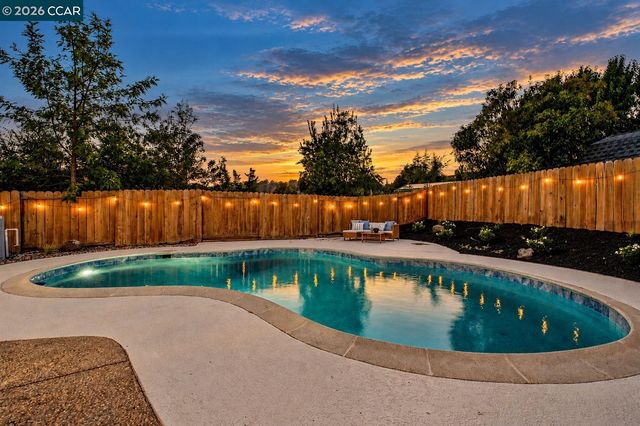 15 Citadel Ct, Pleasant Hill, CA 94523