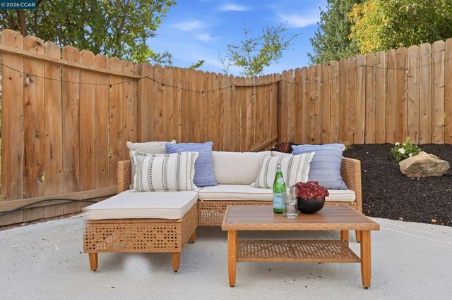 15 Citadel Ct, Pleasant Hill, CA 94523