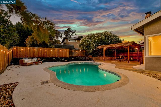 15 Citadel Ct, Pleasant Hill, CA 94523