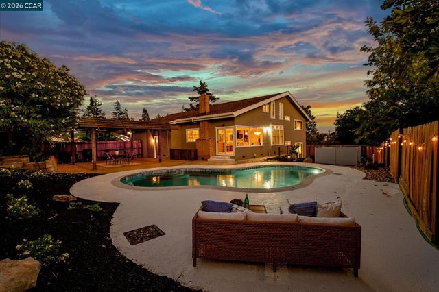 15 Citadel Ct, Pleasant Hill, CA 94523