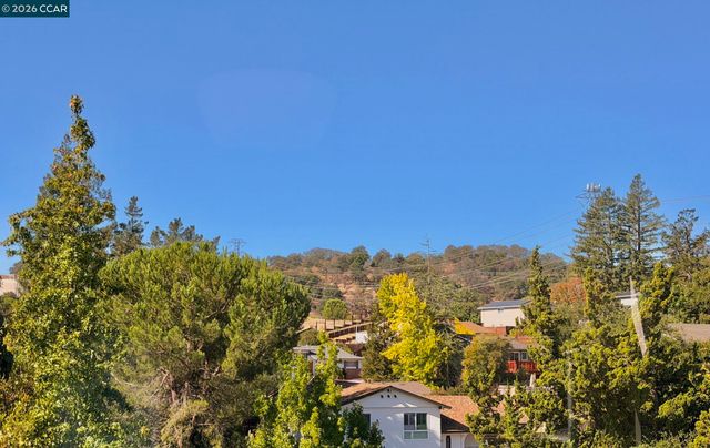 15 Citadel Ct, Pleasant Hill, CA 94523