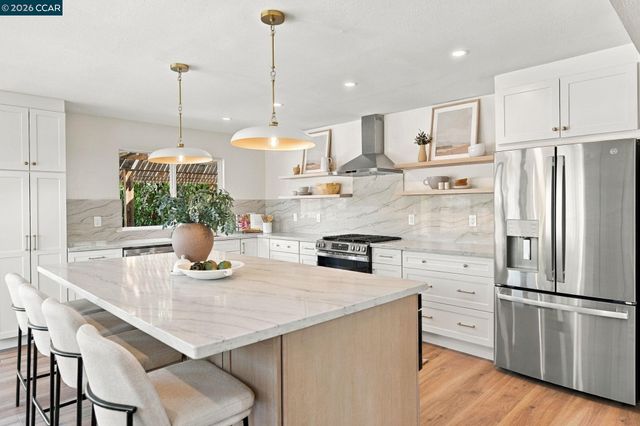 15 Citadel Ct, Pleasant Hill, CA 94523