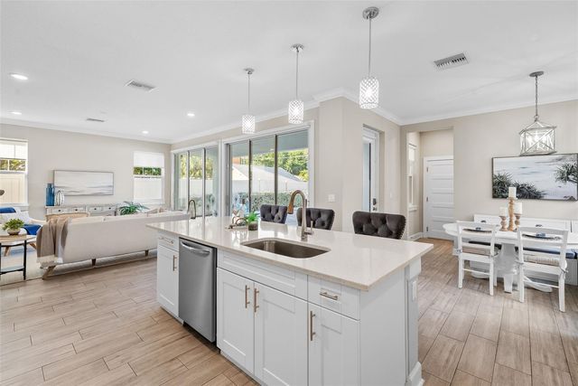 2211 BURLINGTON AVENUE N, St Petersburg, FL 33713