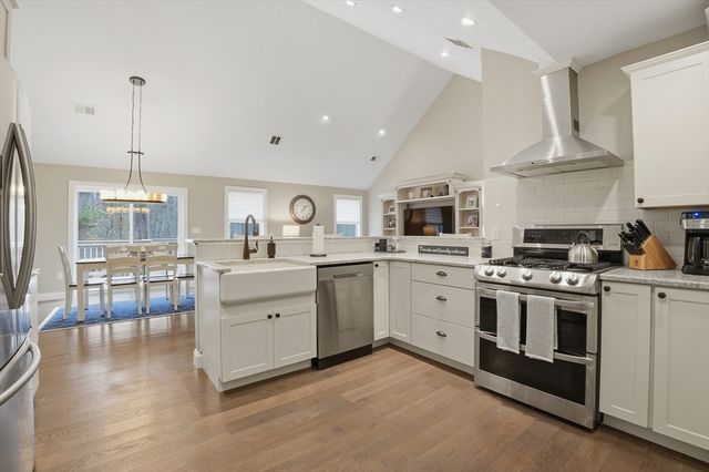 6 Woodrow Ln, West Bridgewater, MA 02379