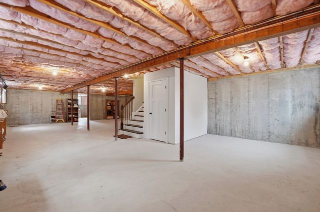 6 Woodrow Ln, West Bridgewater, MA 02379