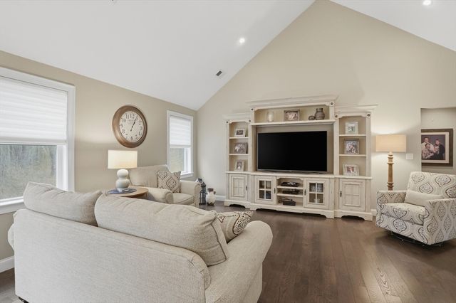 6 Woodrow Ln, West Bridgewater, MA 02379