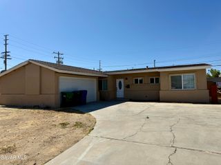 1016 W Avenue J14, Lancaster, CA 93534