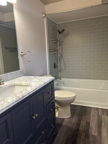 1099 Riverside Dr H, Bridgewater, PA 15009