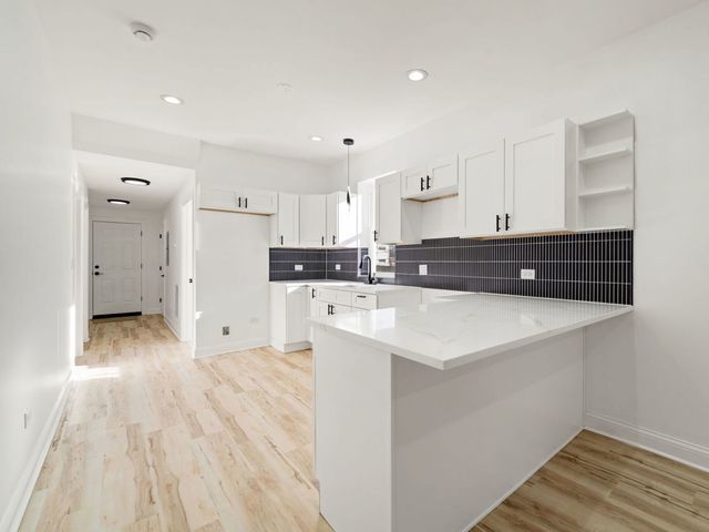 7337 S Green Street, Chicago, IL 60621