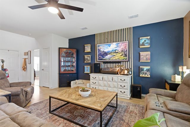 112 Saloon Cove E, Newark, TX 76071