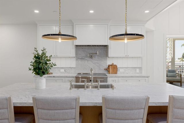 747 Orange Ave 303, Coronado, CA 92118