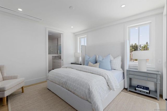 747 Orange Ave 303, Coronado, CA 92118