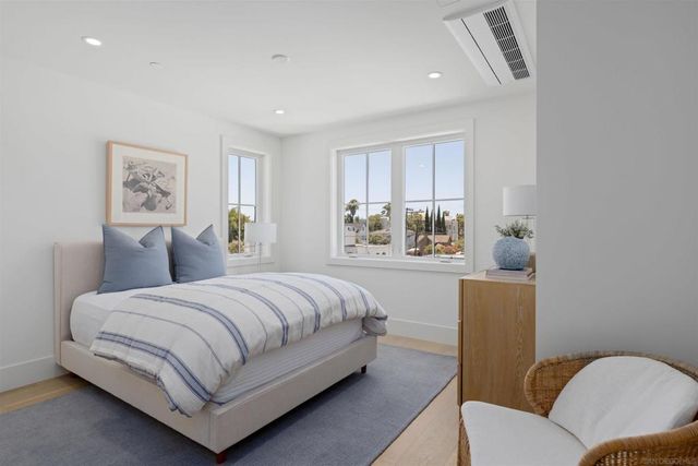 747 Orange Ave 303, Coronado, CA 92118