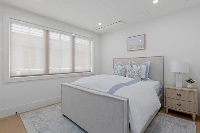 747 Orange Ave 303, Coronado, CA 92118