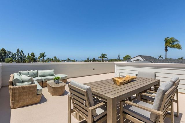 747 Orange Ave 303, Coronado, CA 92118