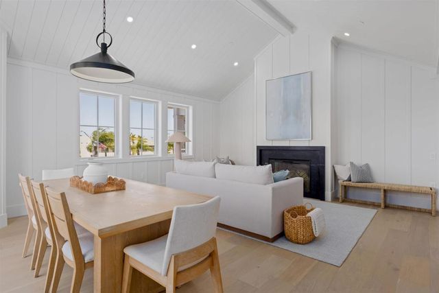 747 Orange Ave 303, Coronado, CA 92118