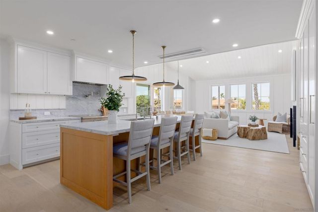 747 Orange Ave 303, Coronado, CA 92118