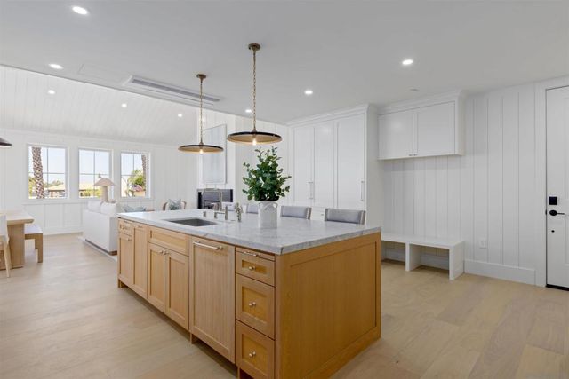 747 Orange Ave 303, Coronado, CA 92118