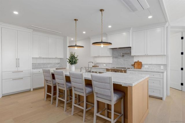 747 Orange Ave 303, Coronado, CA 92118