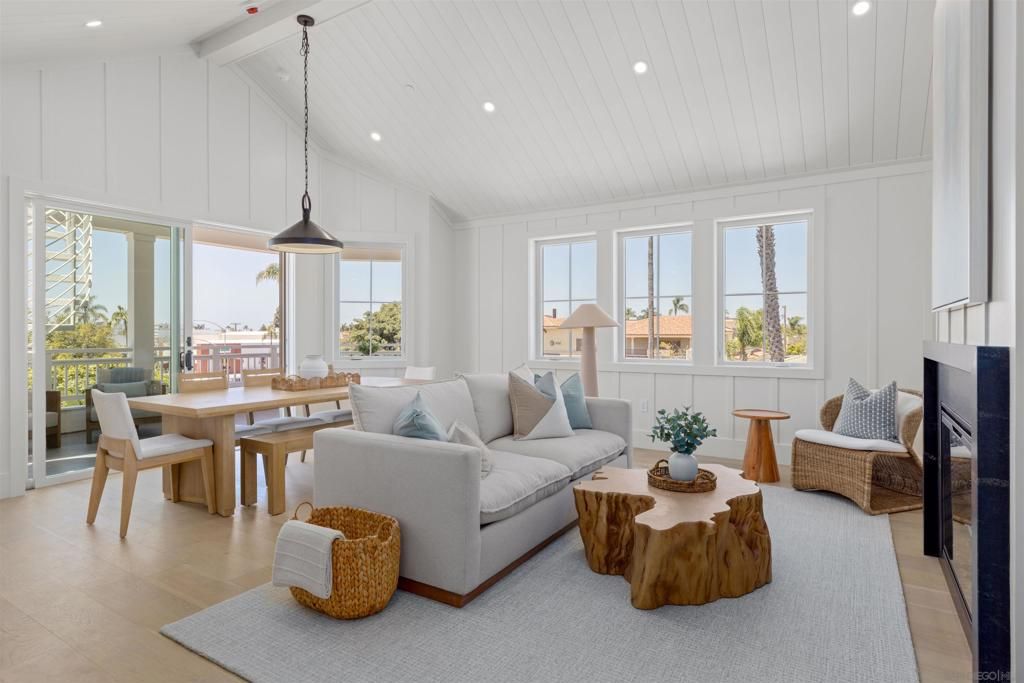 Image 1 of property listing at 747 Orange Ave 303, Coronado, CA 92118