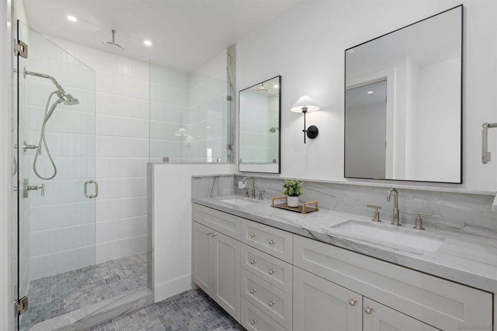 Image 13 of property listing at 747 Orange Ave 303, Coronado, CA 92118