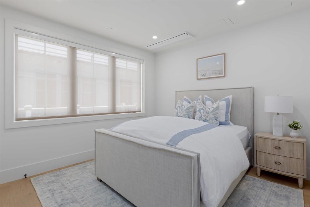 Image 17 of property listing at 747 Orange Ave 303, Coronado, CA 92118