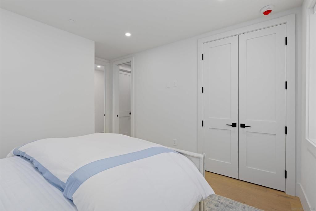 Image 18 of property listing at 747 Orange Ave 303, Coronado, CA 92118
