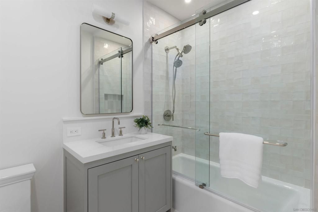 Image 19 of property listing at 747 Orange Ave 303, Coronado, CA 92118