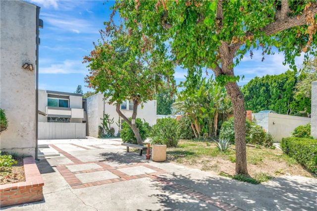 18620 Hatteras Street 247, Tarzana, CA 91356