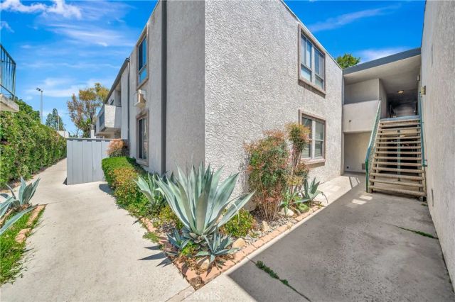 18620 Hatteras Street 247, Tarzana, CA 91356