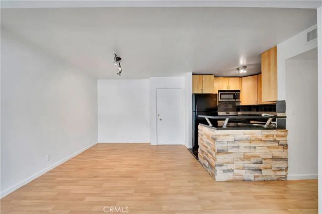18620 Hatteras Street 247, Tarzana, CA 91356