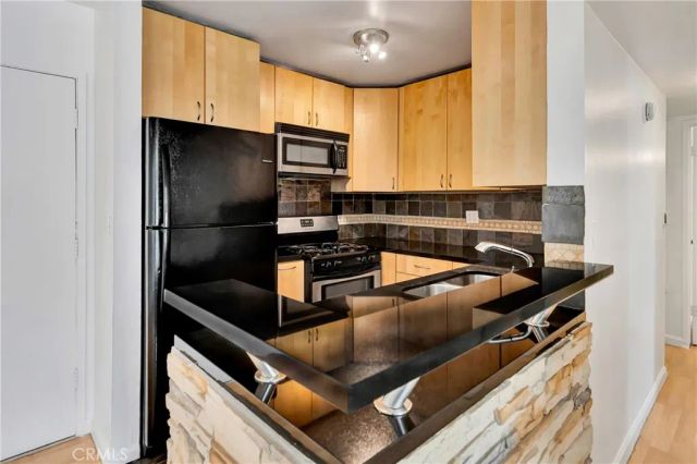 18620 Hatteras Street 247, Tarzana, CA 91356