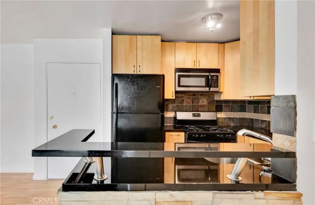 18620 Hatteras Street 247, Tarzana, CA 91356