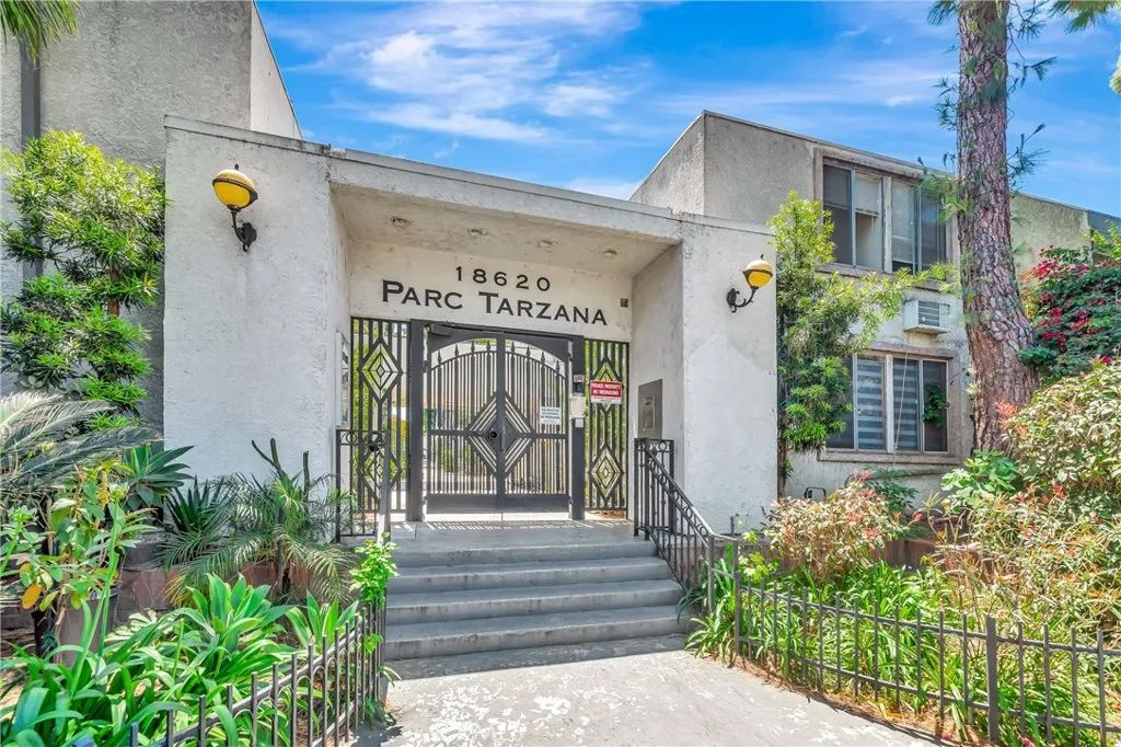 18620 Hatteras Street 247, Tarzana, CA 91356