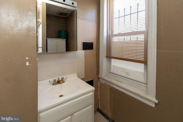 1137 SYCAMORE ST, Camden, NJ 08103