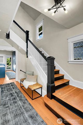 1229 18th Avenue E, Seattle, WA 98112